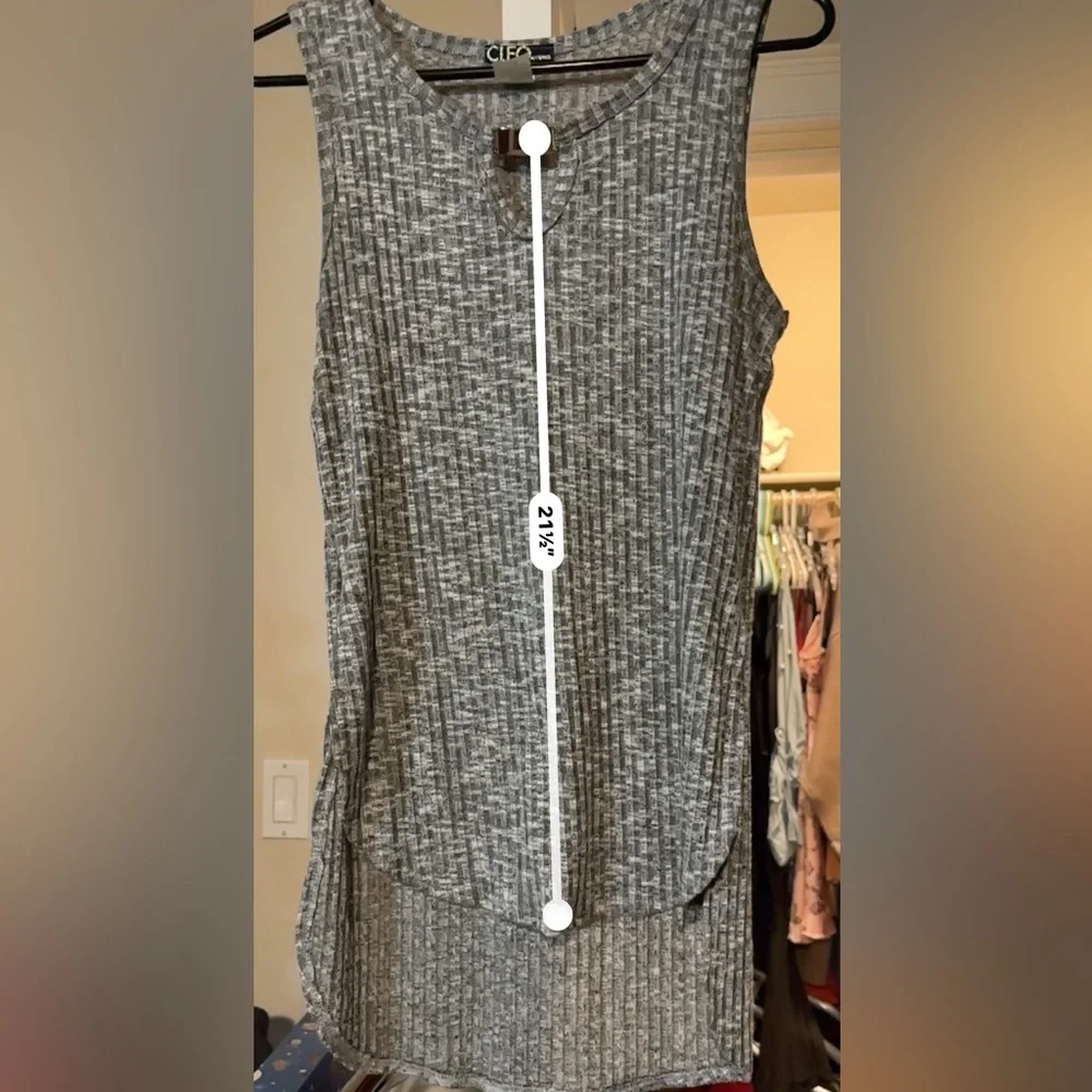 Gray Ribbed Key Hole Tank - Picture 3 of 9
